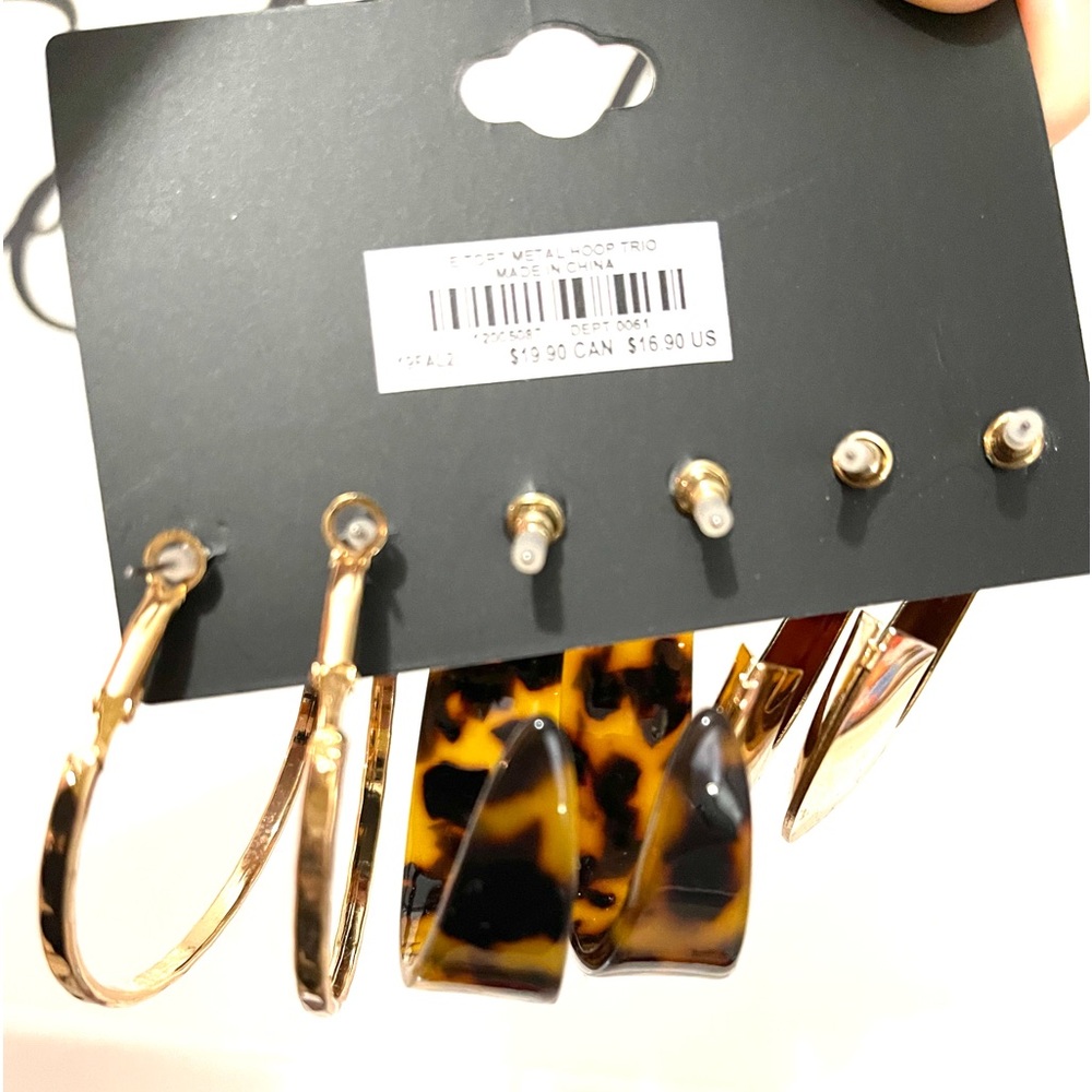 🆕🦋TORRID Tortoiseshell & Gold Earring Set🦋 - Picture 4 of 9